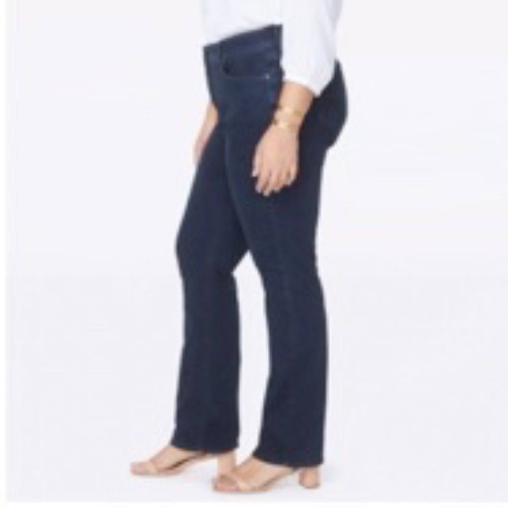 NWT - NYDJ Marilyn Straight in size 16WP